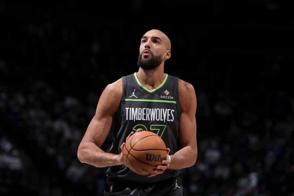 乐鱼-库里华子缺席！森林狼大胜勇士终结5连败升前六 戈贝尔15+17