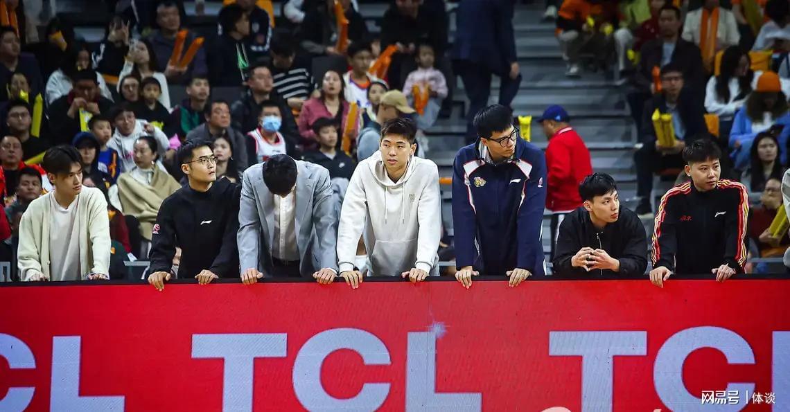 乐鱼体育下载-崔永熙首秀2分、本土球员共18分、杜锋无奈摊手！广东73-89辽宁